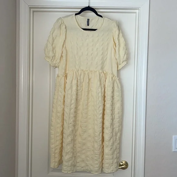 Pieces Mariah puff sleeve smock dress in yellow size Medium. - Picture 5 of 10